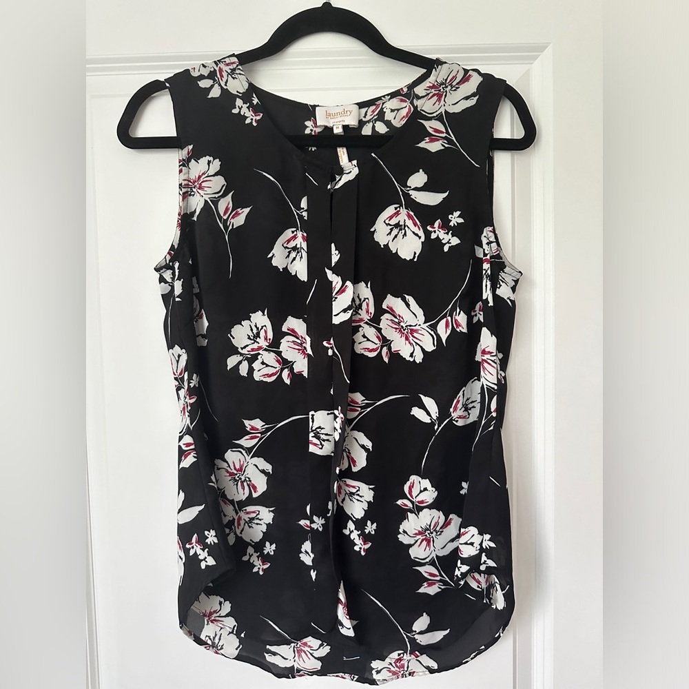 Laundry Shelli black womans blouse, red and white floral sleeveless size medium